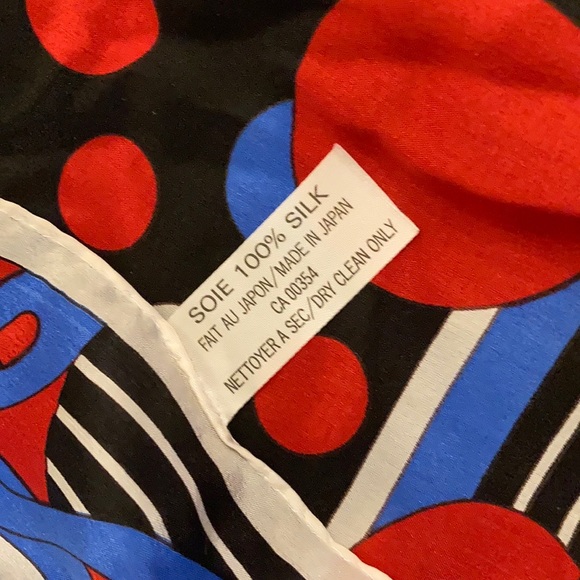 Beautiful silk vintage Pierre Cardin scarf - Picture 9 of 9